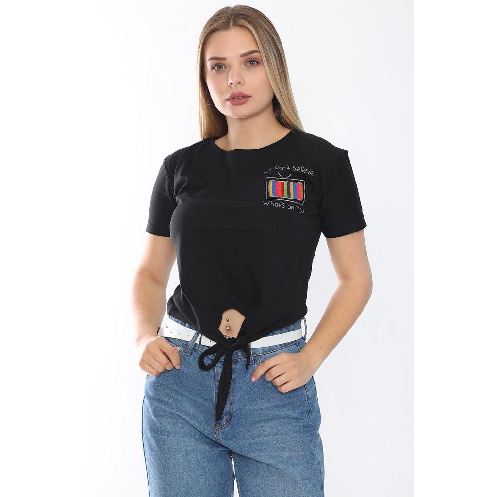 Damen-T-Shirt mit aufgestickter TV-Stickerei vorne und Krawatte