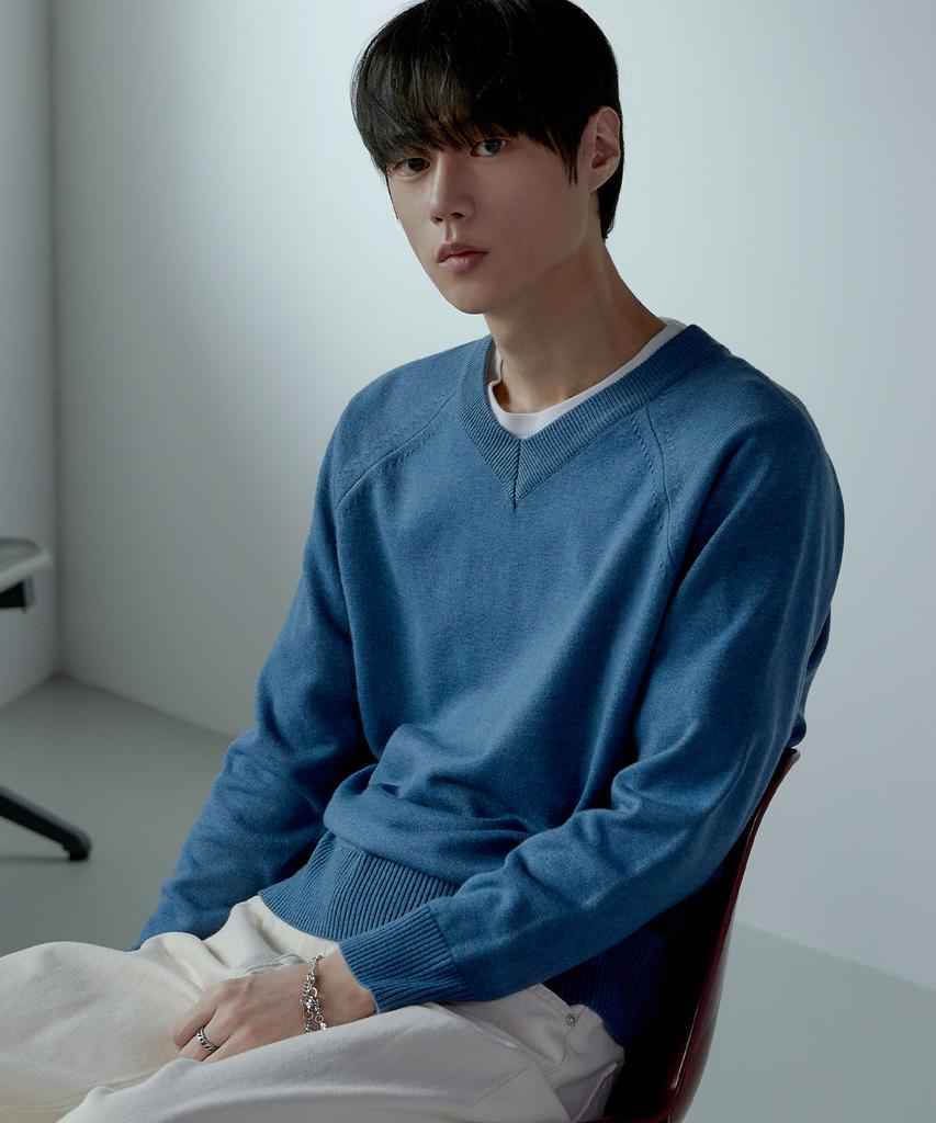 NODU V-Neck Herasi Raglan Crop Knit [Blue]
