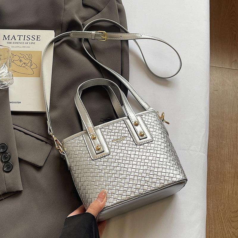 

Hot-selling Korean version of casual temperament portable bucket bag women s versatile high-end sense niche woven messenger bag