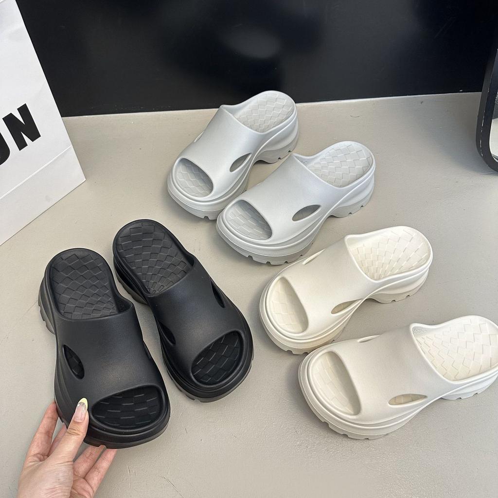 Fashion and Versatile Outer Wear, Light and Casual Beach Sandals 2025 Summer and Autumn New One-word Thick-soled Height-enhancing Cool Slippers Women