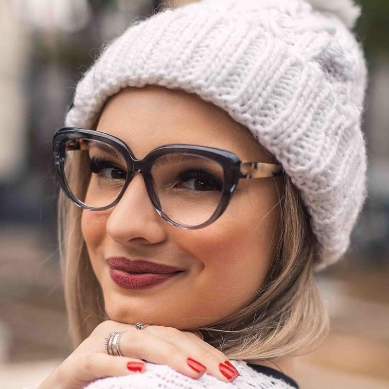 Women's eyewear: trendy cat-eye glasses