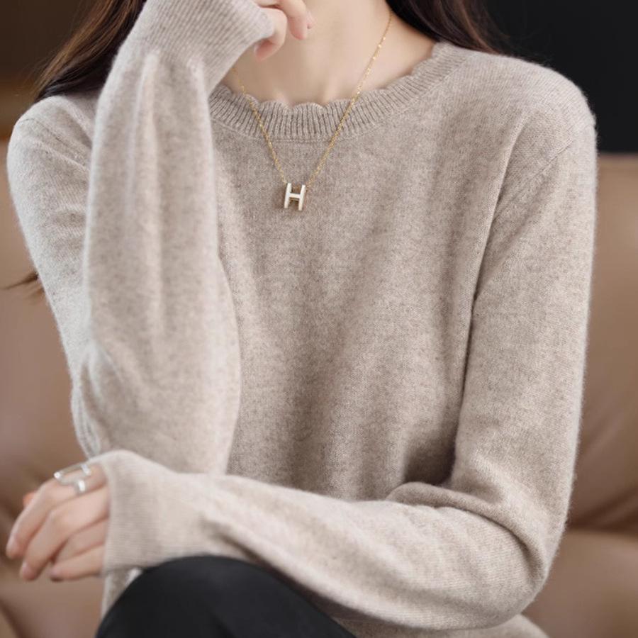 Dámský ležérní krajkový svetr s kulatým výstřihem, slim fit, s dlouhým rukávem - Měkký úplet Kolekce podzim/zima 2024