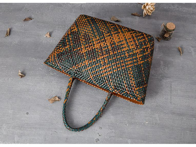 Damenhandtasche aus echtem Leder mit Aussparungen und Webmuster