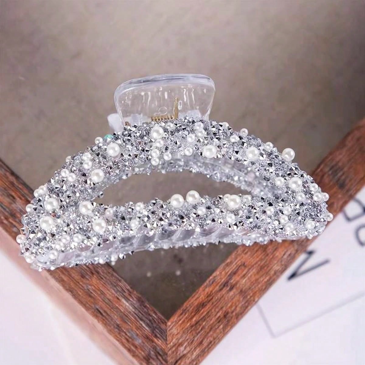 

1 шт. элегантная и высококлассная заколка для волос со сверкающим полным бриллиантом, жемчугом для волос и зажимом-акулой