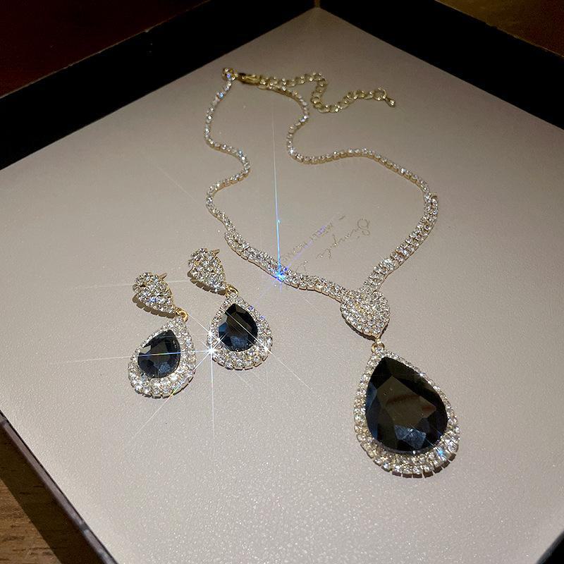 "High-End Luxury Drop Necklace and Earrings Set - European and American Niche Versatile Jewelry"