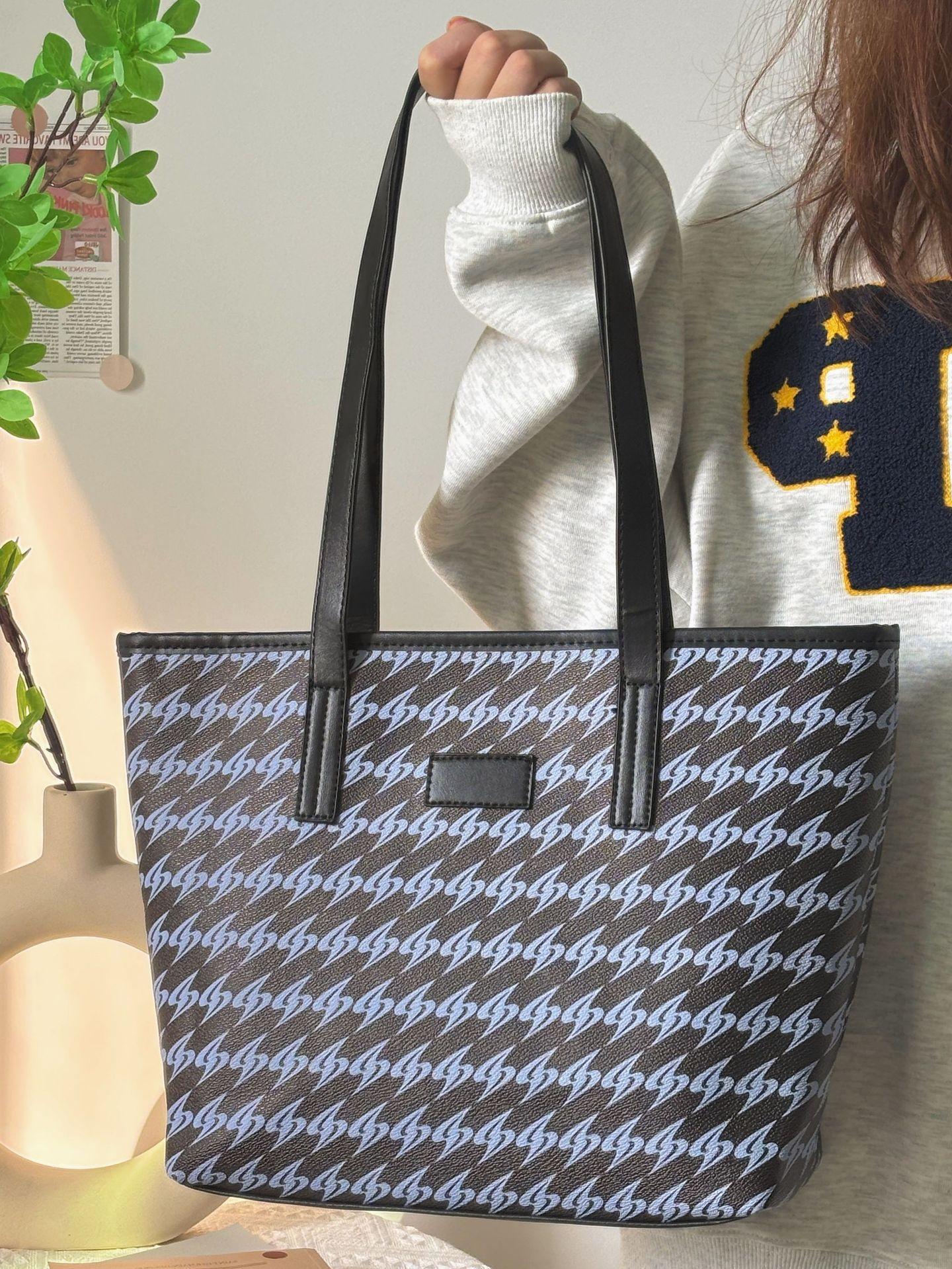 

New Versatile Commuter Large Capacity College Student Class Shoulder Handbag Premium Underarm Bag чёрный