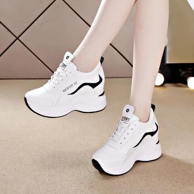 Scarpe da Papà 2025 Primavera Nuove Tomaia in Pelle Scarpe Singole Donna Suola Spessa Aumento Altezza e Sottigliezza Scarpe Sportive Casual