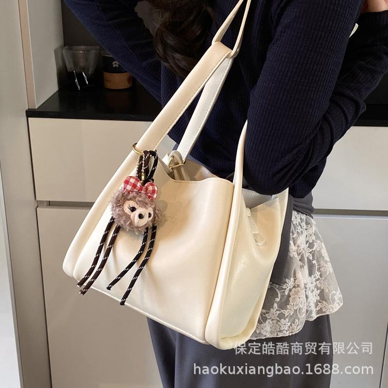 Premium texture small bag women's spring and summer 2025 new versatile niche women's casual messenger bag portable bucket bag