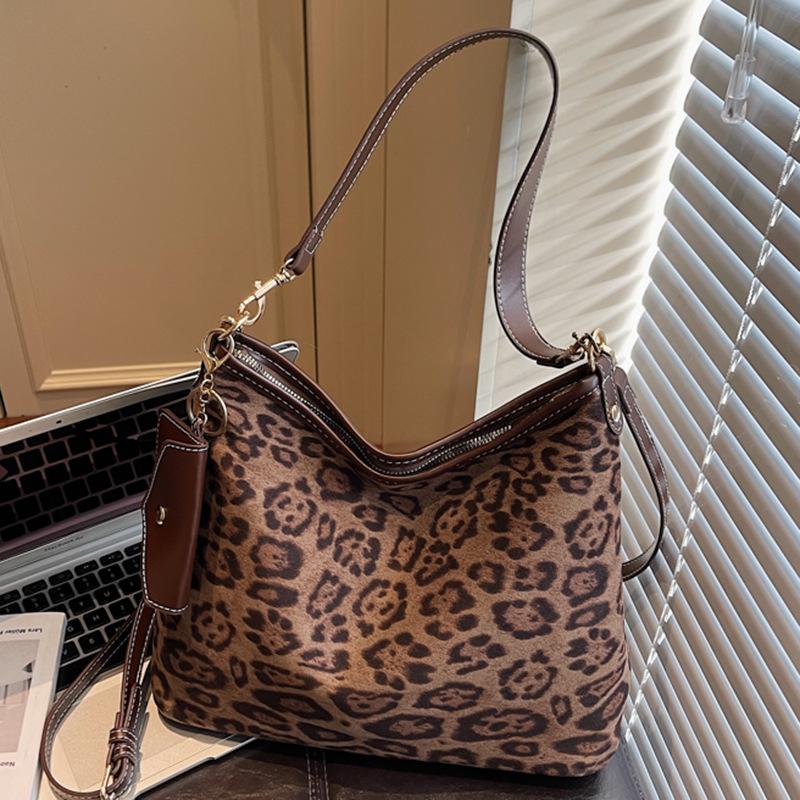 Tote Bag Women's Winter New Fashion Leopard Print Large Capacity Shoulder Bag Commuter Women's Bag