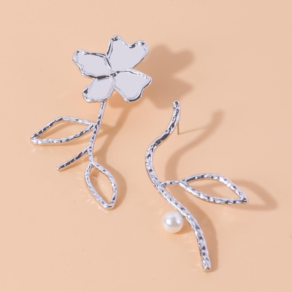 Stylish Gold And Silver Asymmetric Floral Pearl Earrings For Trendy Women