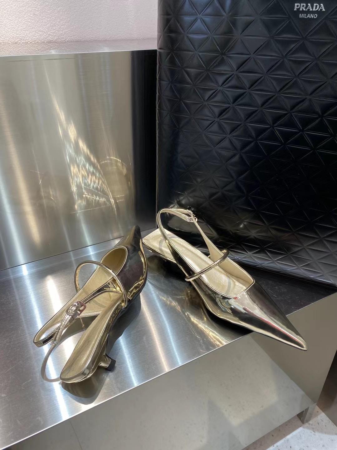 

модні лаковані шкіряні жіночі босоніжки золото сріблястий гострий носок тонкі середні підбори ремінець на спині літо 2024 нове взуття жіноче розмір 35-39 7.5 золотий