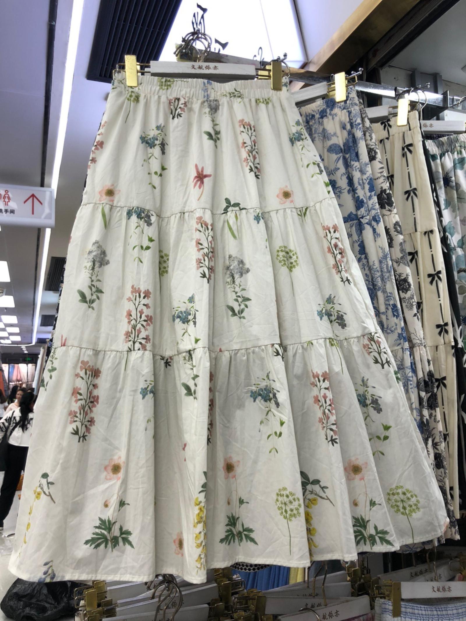 

Sweet Floral A-Line Skirt For Women Summer French Chiffon Midi Skirt With Wide Hem Draped Creased High-Waisted Tiered Skirt One Size бежевий