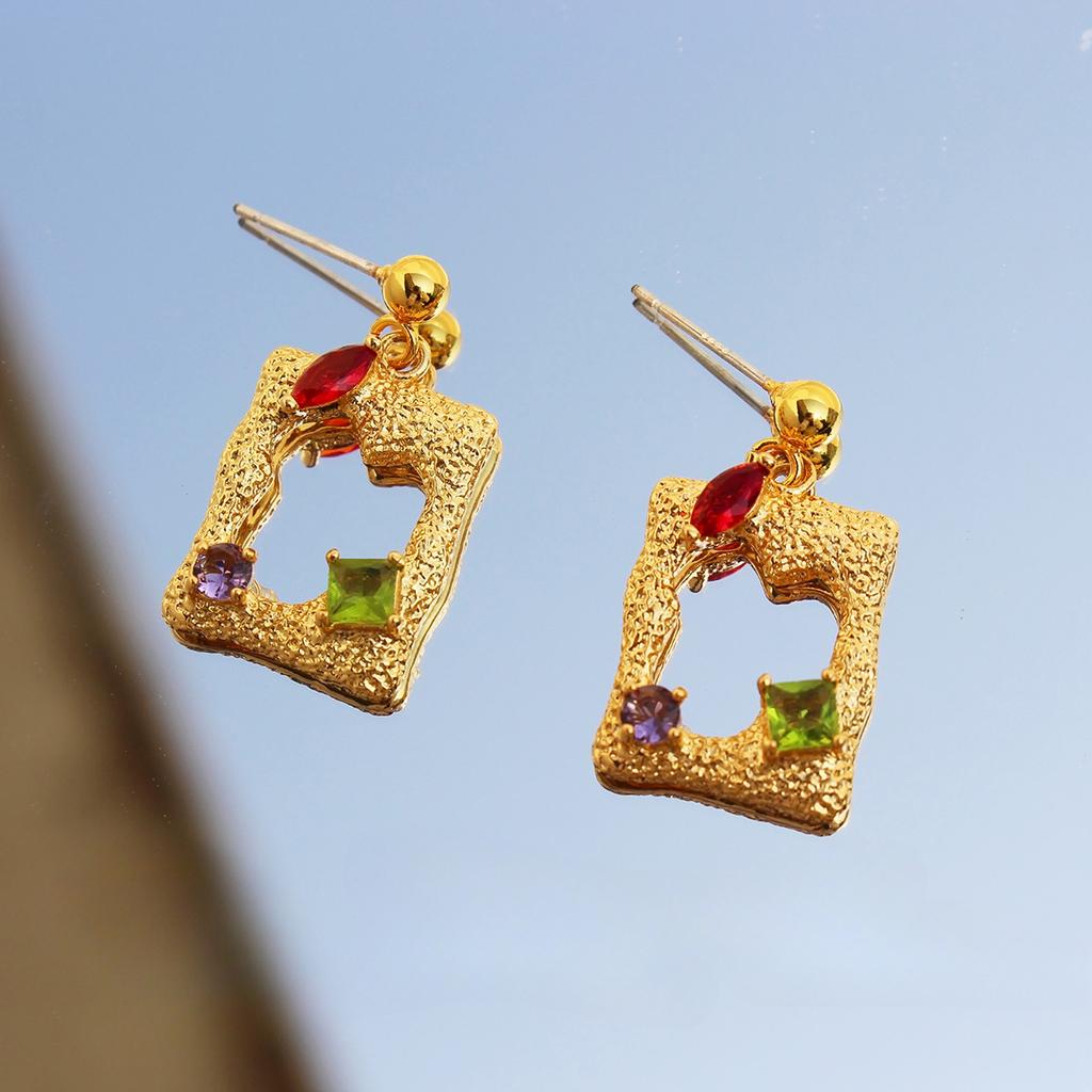 Design Sense Retro Irregular Texture Photo Frame Earrings Geometric Fashionable Color Zircon Earrings Women 568