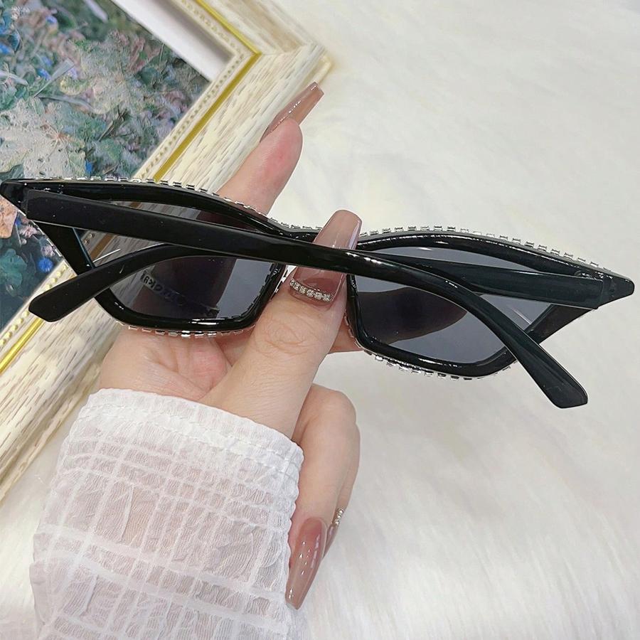 New Retro Small Cat Eye Sunglasses Triangle Frame Diamond Crystal Sparkling Shades Disco Party Glitter Sun Glasses for Women
