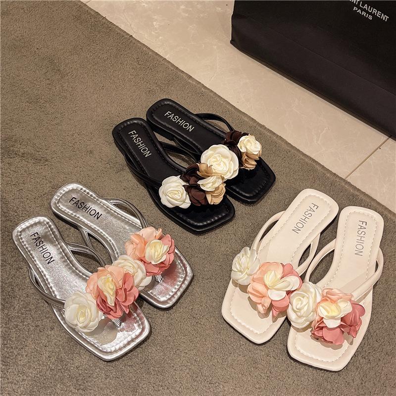 Flat-bottomed Flip-flops Shoes Girl 2025 Summer New Korean Version Fairy Style Fashion Flower Beach Cool Slippers Girl
