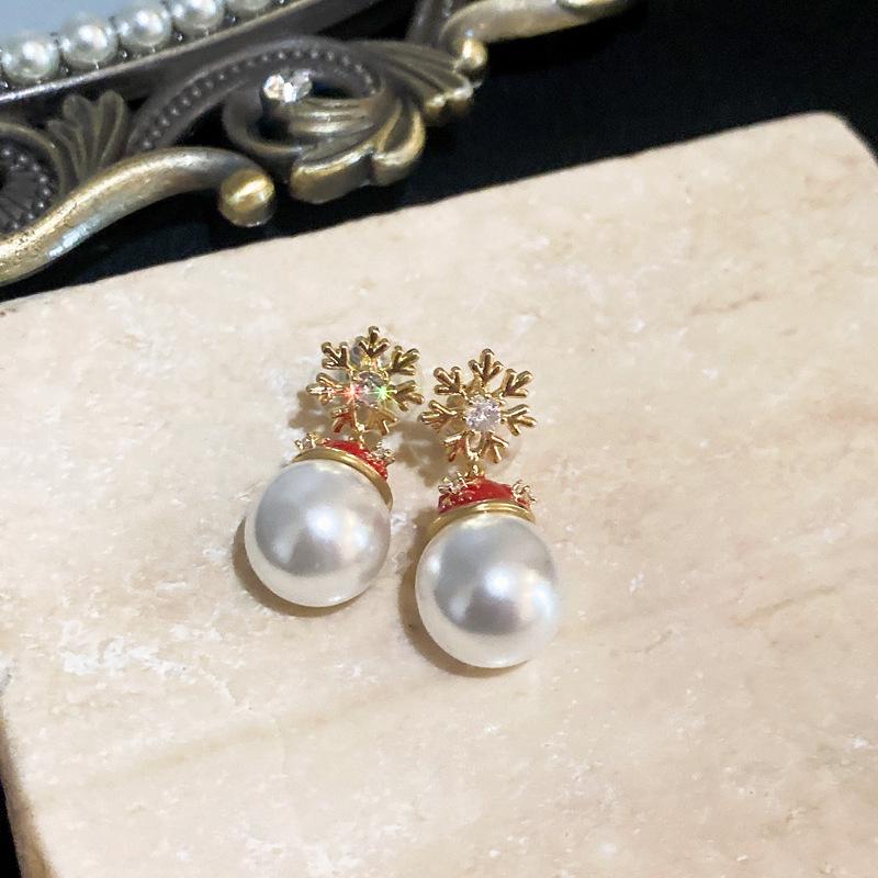 

Luxurious Snowflake Hat Earrings: Real Gold-Plated Silver with Zircon and Pearl, Elegant Fashion Studs for Christmas