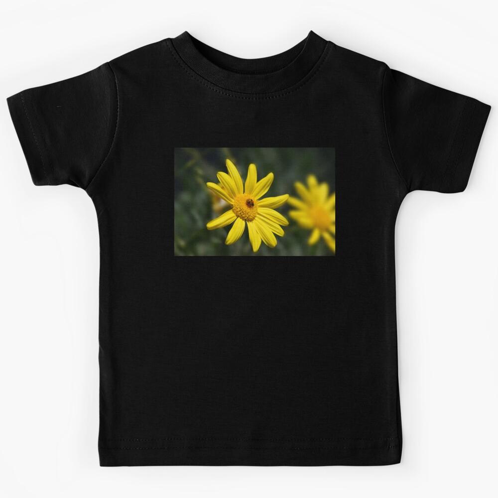 Ladybug on Yellow Daisy photograph, Lady bug on yellow daisy Kids T-Shirt 140