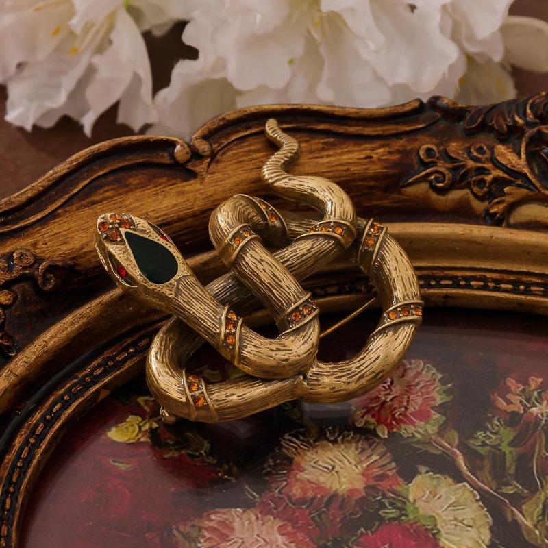 Qingdao Mittelalterliche Klapperschlangen Brosche Retro Diamantbesetzt Emaille Handwerkskunst Zeigt Persönlichkeit Und Temperament