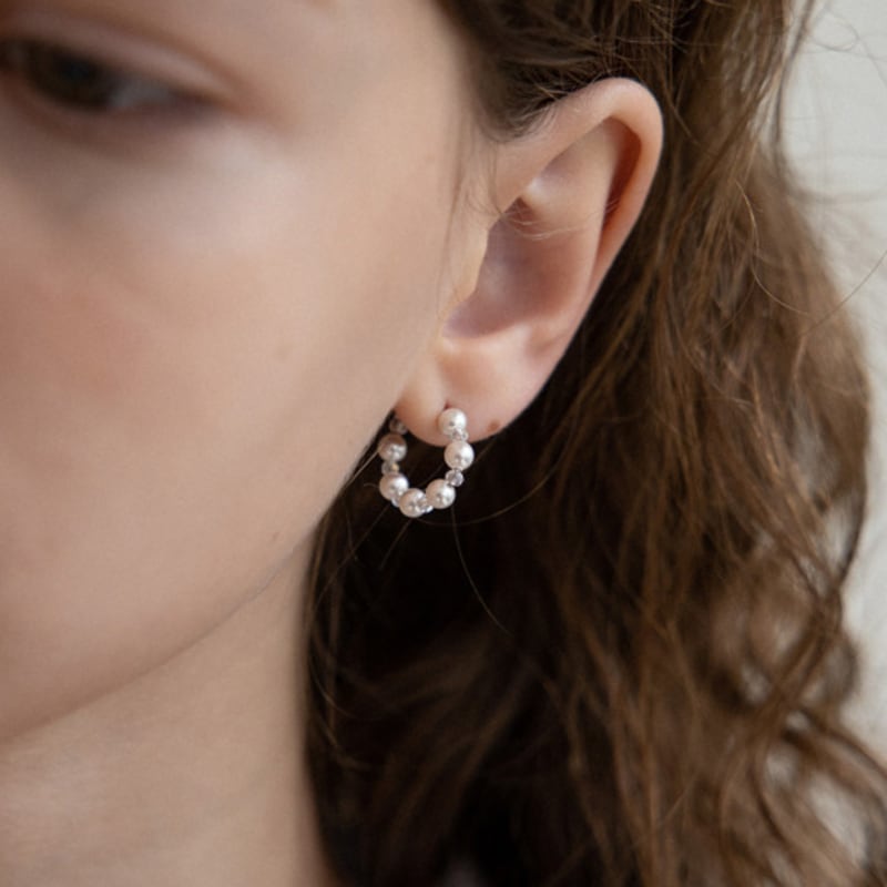 MERRYMOTIVE White pearl and crystal mini hoop earring