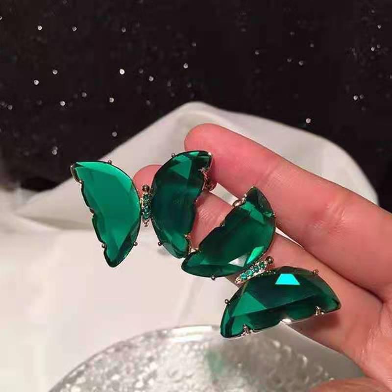 2022 Crystal Butterfly Clavicle Chain Necklace: Chic & Stylish Short Choker Pendant for Women