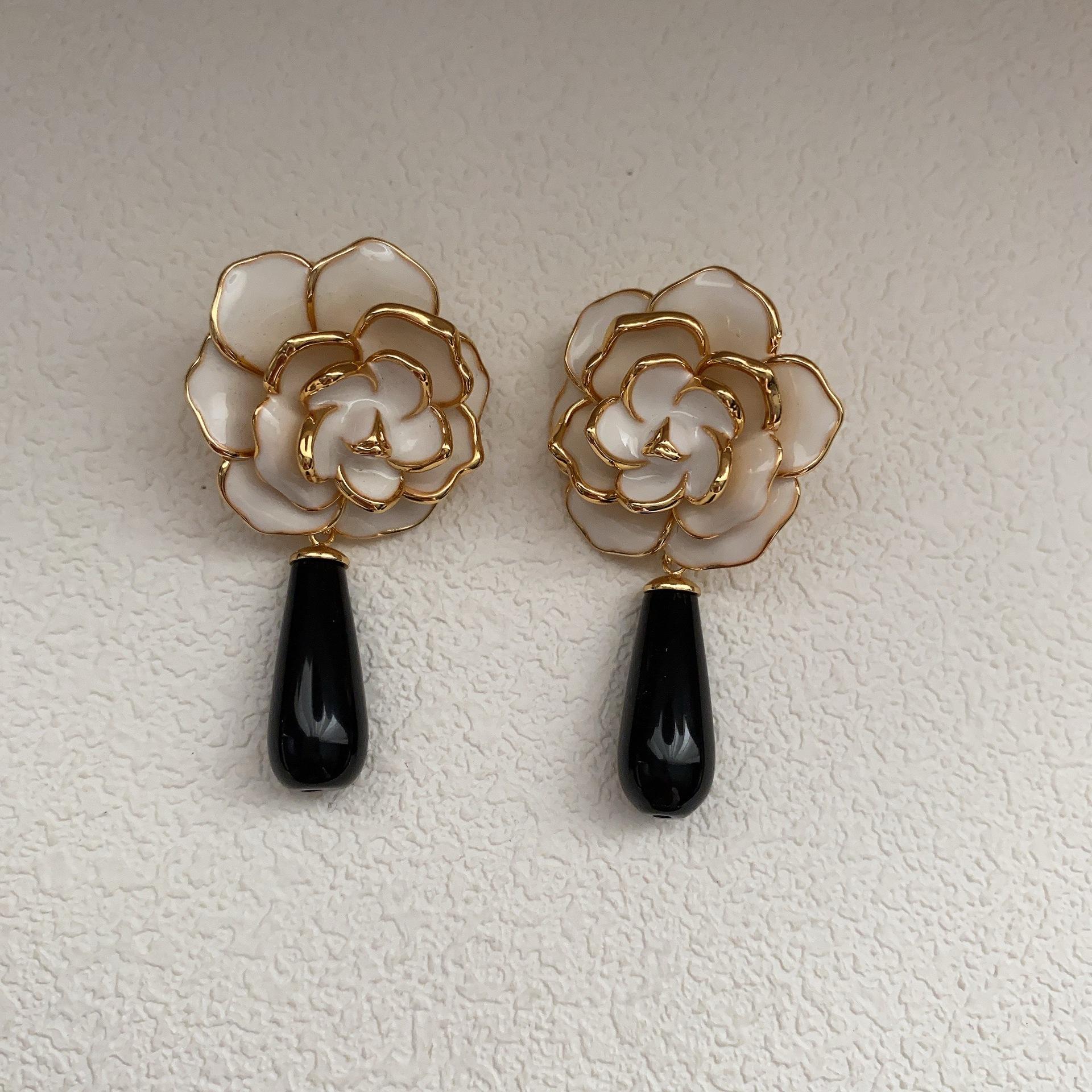 Camellia Earrings Autumn And Winter Literary Elegance Temperament Fashion Dripping Oil French Versatile Retro High-End Earrings