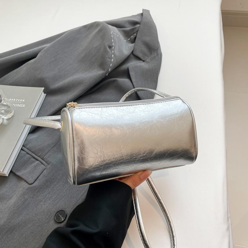 

Весна и лето новая маленькая сумка женская 2025 модная ретро простая плечевая сумка под мышкой универсальная сумка-мессенджер цилиндрической формы серебряный