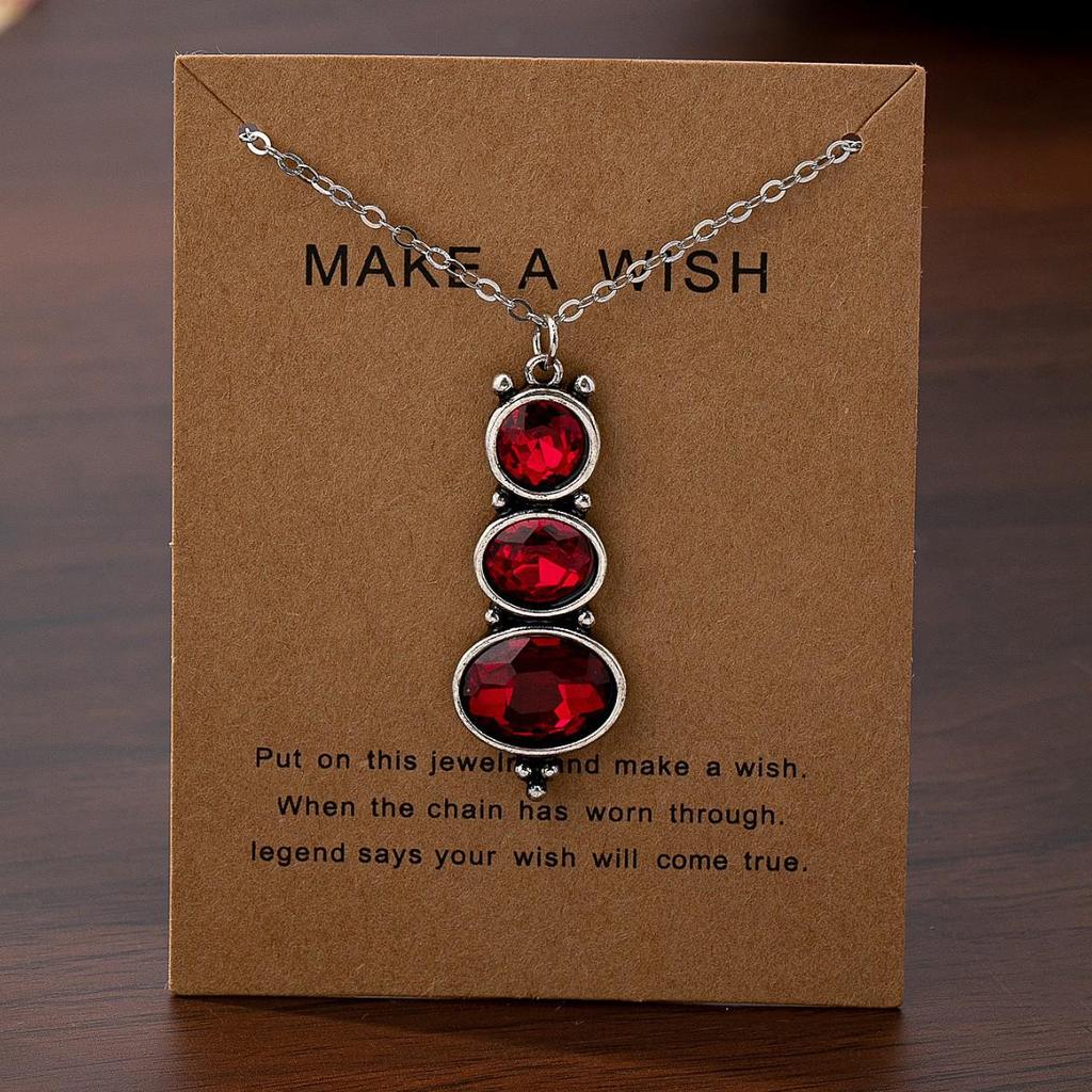 European-American Retro Oval Diamond Inlaid Necklace - Fashionable, Unique, Elegant Sweater Chain for Women