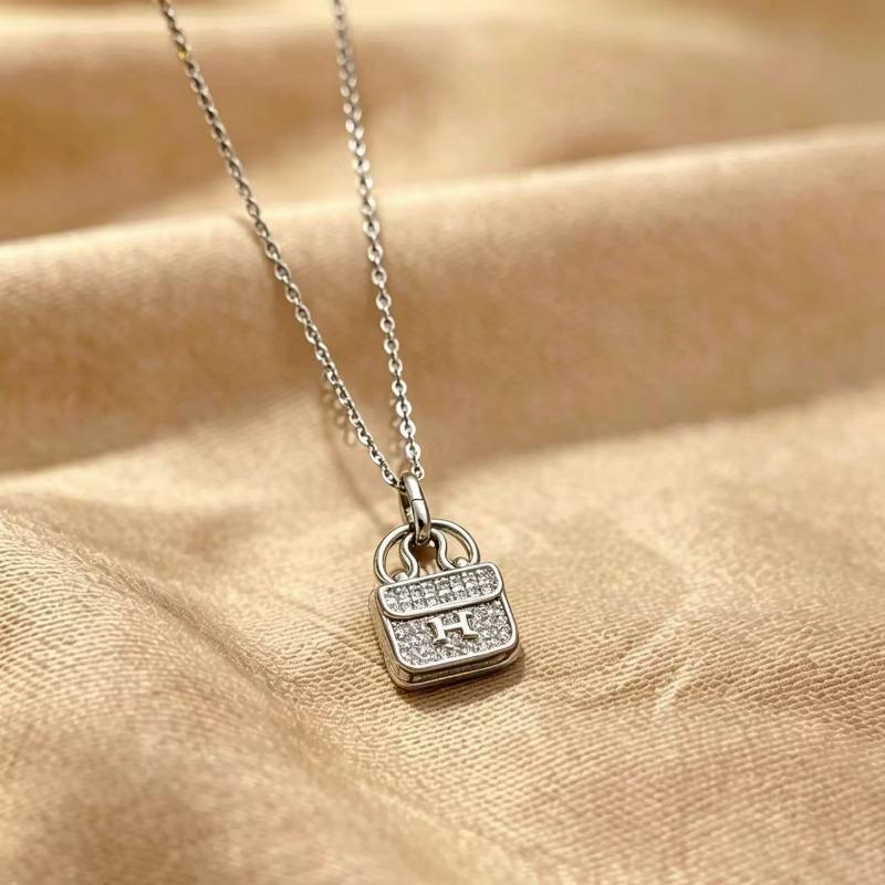 Women Rhinestone Inlaid H Bag Pendant Minimalist Clavicle Necklace Fashion Jewelry