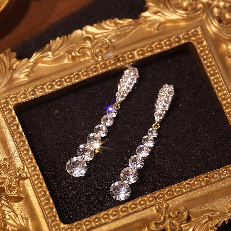 Silver Needle Light Luxury Retro Long Earrings Premium Atmospheric Earrings New Year's New Gold-plated Hong Kong Style Earrings