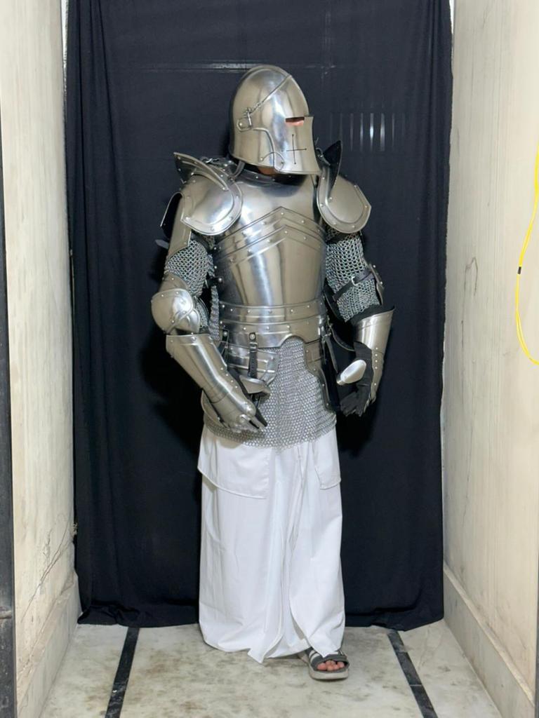 Mittelalterliches Ritterkostüm Rüstungsset mit Barbuta-Helm Cosplay LARP Kostüm