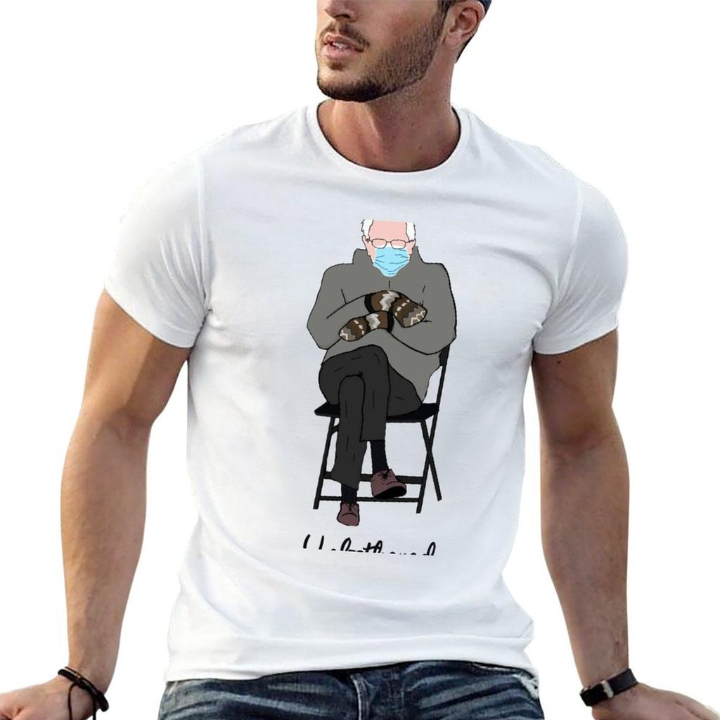 Unbeeindruckter Bernie Sanders mit Fäustlingen T-Shirt Knitterarmes Kurzarm-T-Shirt