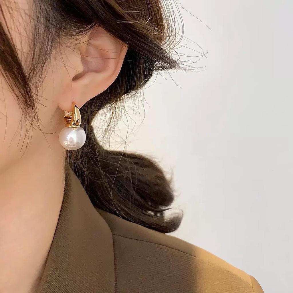 Exquisite Pearl Drop Earrings: Versatile, Fashionable, Luxurious Design for Women