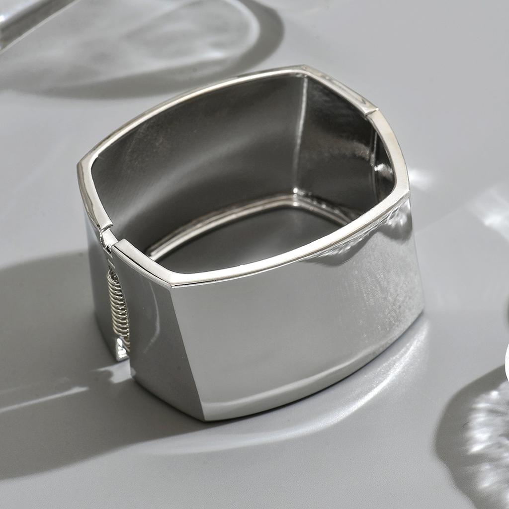 Jewelry ins smooth geometric exaggerated wide face bracelet personalized metal twist design bracelet versatile