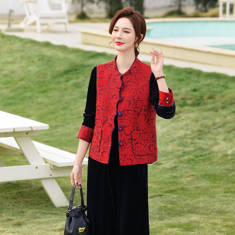 

Elegant Red Jacquard Chinese Style Vest Set for Women – Stylish Two-Piece Ensemble for Middle-Aged and Elderly XL