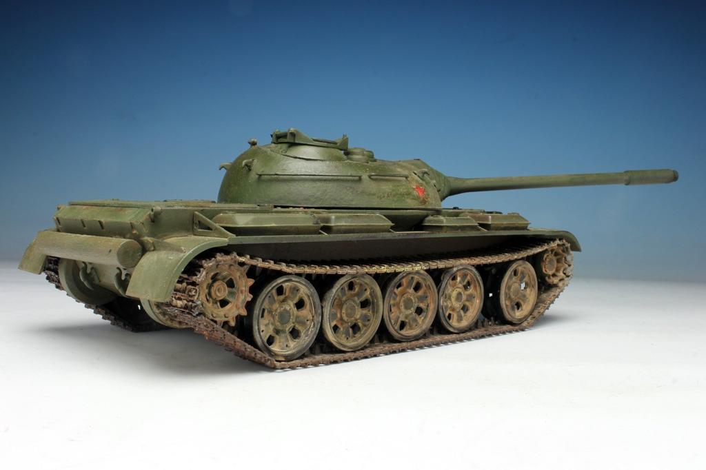 Platz/Italeri 1/35 World of Tanks Chinese Medium Tank Type 59 Plastic Model Kit WOT39508
