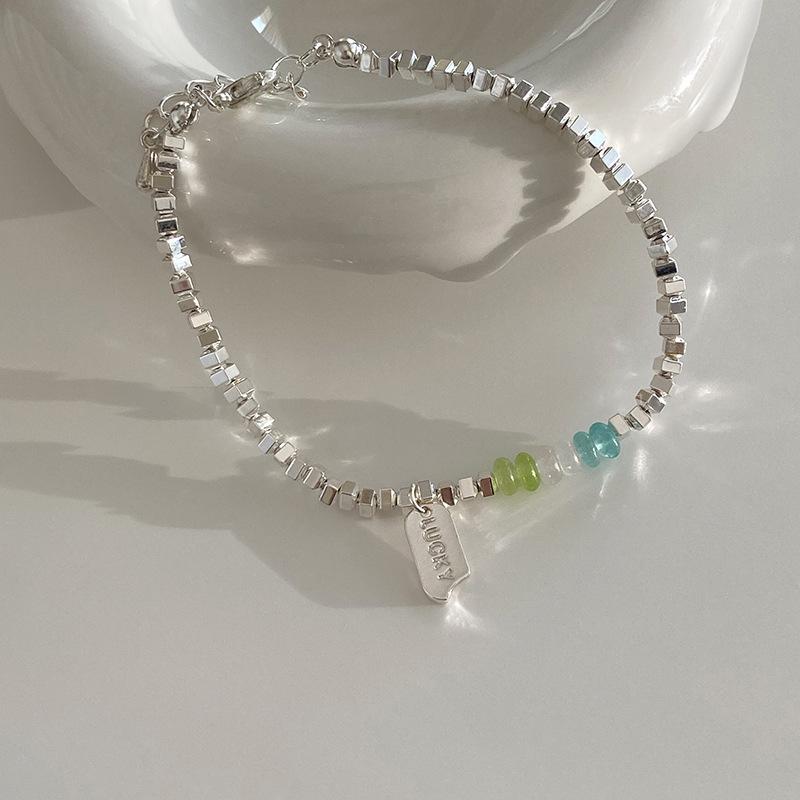 

Браслет из пресноводного жемчуга и зеленых кристаллов — дизайн 2022 года для женщин