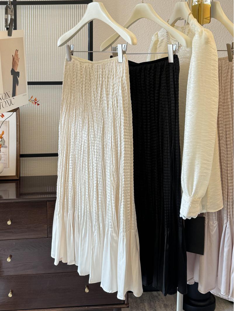 French High-End Black Satin Pleated Mermaid Skirt for Women - Spring New Arrival, Slimming A-line Design One Size