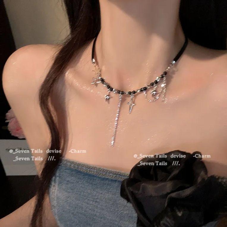 Czarny Naszyjnik Klawikularny z Koralikami typu Starburst dla Kobiet - Elegancki Dodatek Choker