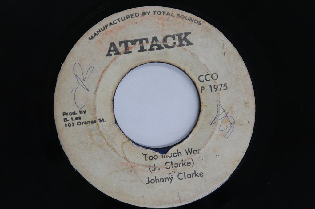 7inch Record JOHNNY CLARKE / THE AGGROVATORS - Too Much War / Straight To Roman St NONE ATTACK 1975 Jamaica Reggae, Ska & Dub Used