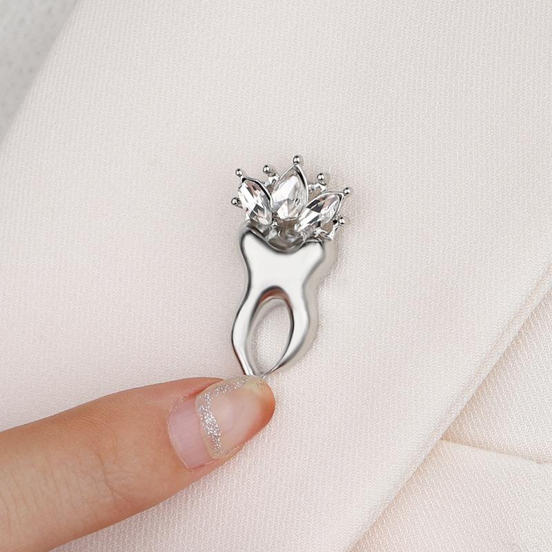 Delicate Teeth Brooch Diamond Inlay Crown Teeth Ornament Metal Badge Cute Pin