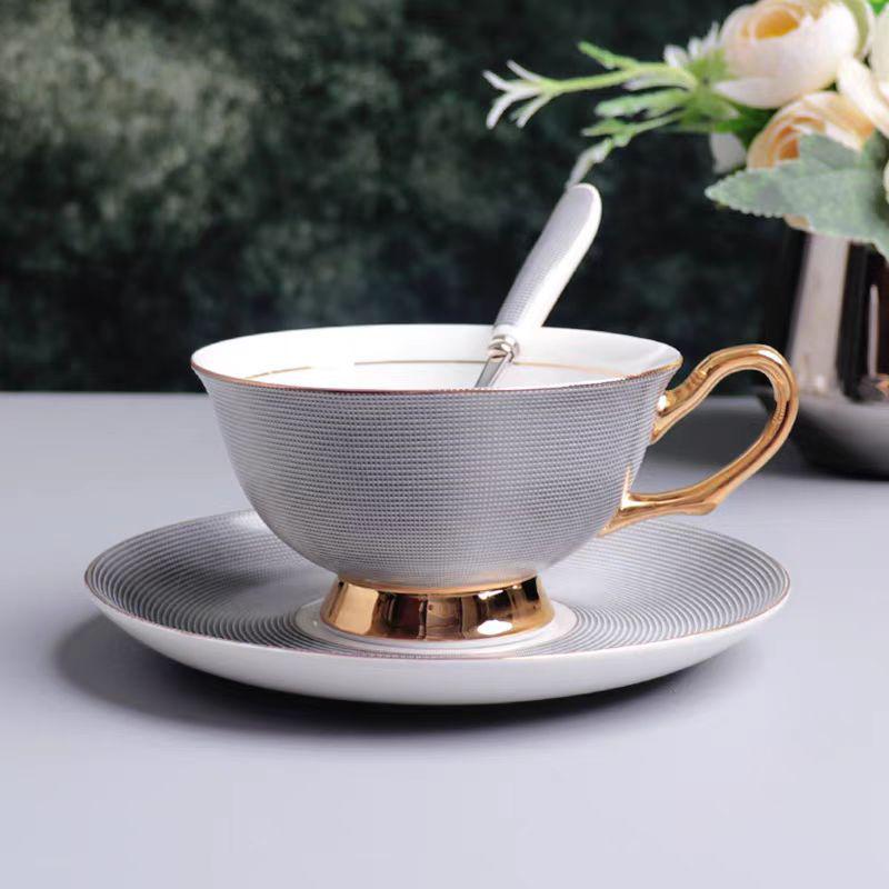 Europäisches Vergoldetes Bone China Kaffeetassenset mit Löffel - Hochtemperaturbeständige Keramik für Englischen Nachmittagstee.
