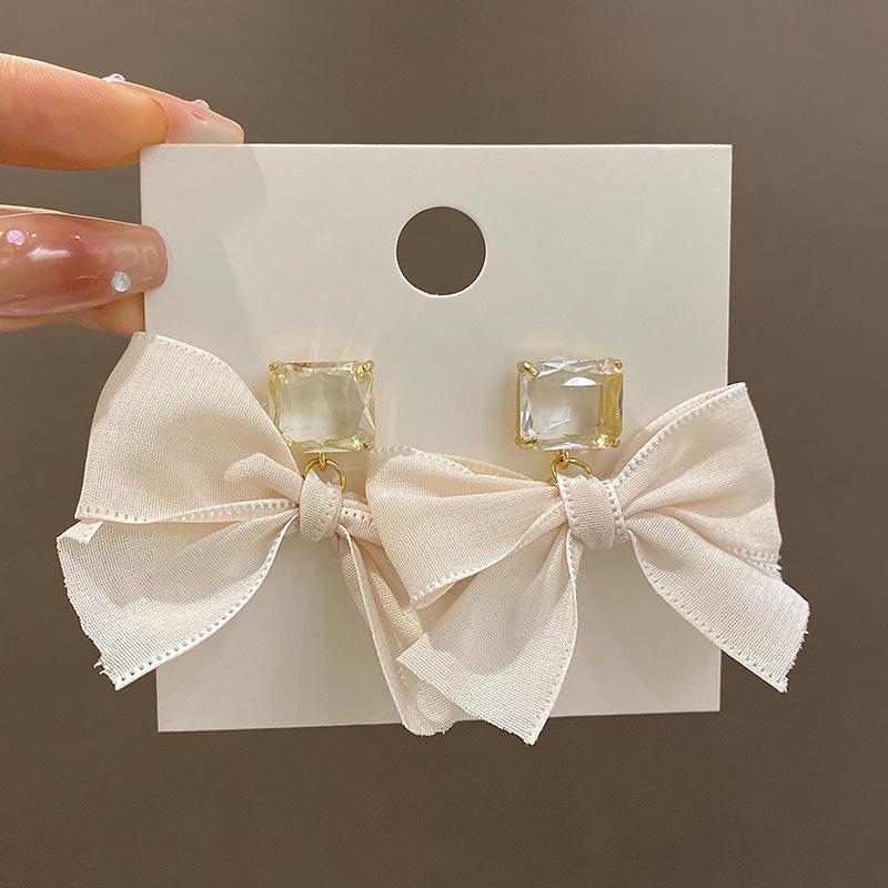 

European and American retro white bow earrings women s light luxury temperament super flash zircon stud earrings exaggerated personality earrings