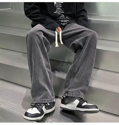 Lockere, gerade Jeans für Herren im Frühling und Sommer