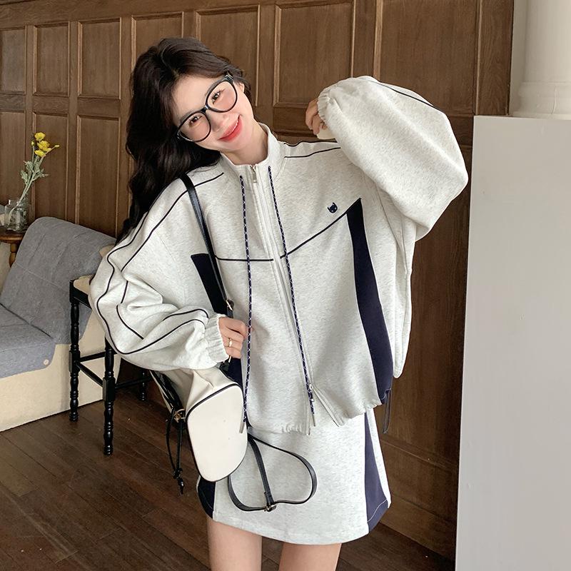 Light Gray Casual Sports Sweater & Contrast Short Skirt Set 2025