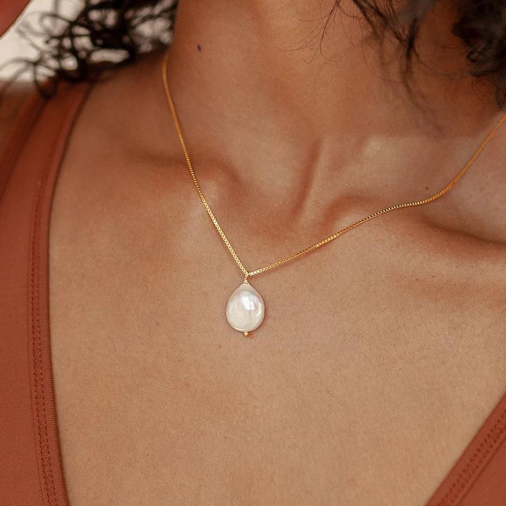 Stainless Steel Irregular Pearl Necklace: Retro Clavicle Chain with Versatile, Chic Design