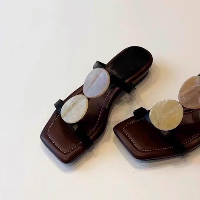 

Niche French one-word cool slippers women s open-toed square head temperament Roman shoes flat beach shoes 40