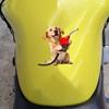 Adesivo Divertente per Auto con Golden Retriever Cane che Tiene Erogatore di Carburante Decalcomania in Vinile per Motocicletta Copertura Impermeabile Anti-graffio per Veicolo