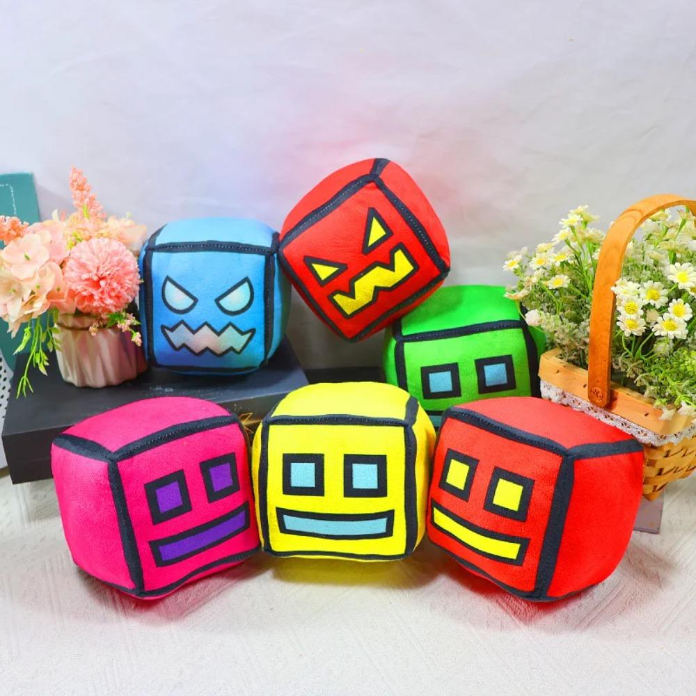 !!Juguetes de Peluche Cubo Geometry Dash Almohada Pequeña Muñeco de Peluche Relleno Colgante Cuadrado Juego Lindo Decoración para el Hogar Regalo de Cumpleaños para Niños
