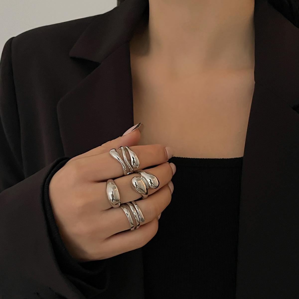 

Дизайнерский браслет из витой металлической имитации жемчуга, темпераментный простой глянцевый открытый браслет для женщин