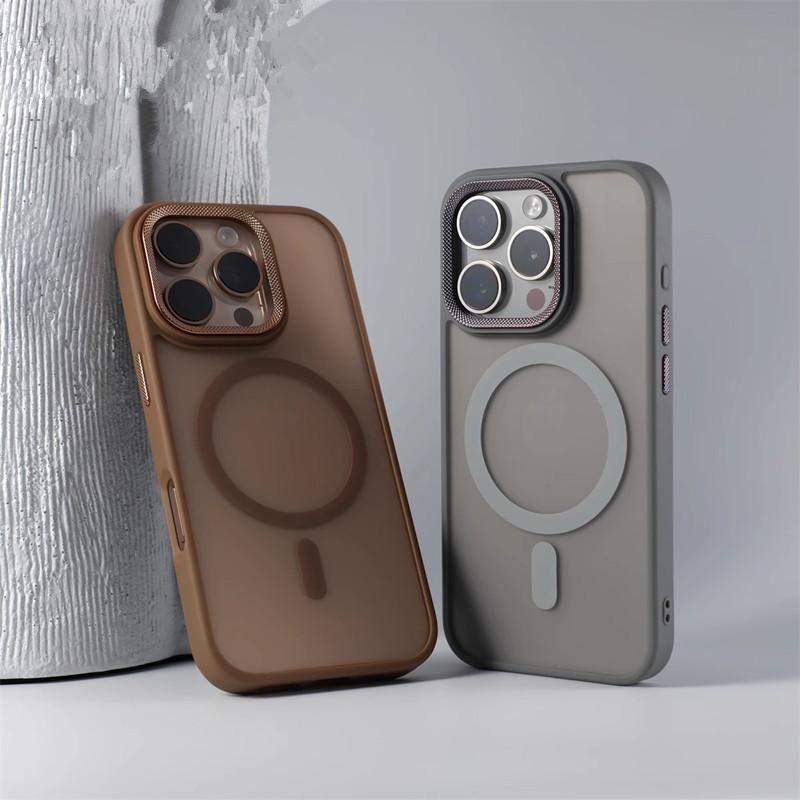 Frosted Magnetic Suction Is Suitable for iPhone11promax Drilled Lens Frame, Mobile Phone Case, Apple 11 Skin Feeling All-inclusive Sheath.